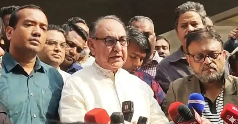 সাংবাদিকদের সঙ্গে কথা বলছেন মির্জা আব্বাস